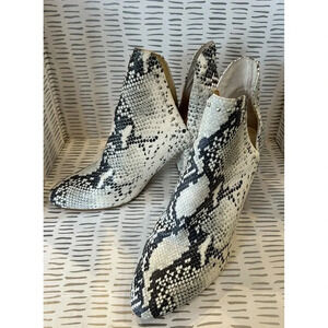 Steve Madden‎ Rockstar Booties Side Cut Out Silver Studs Women’s Size 10